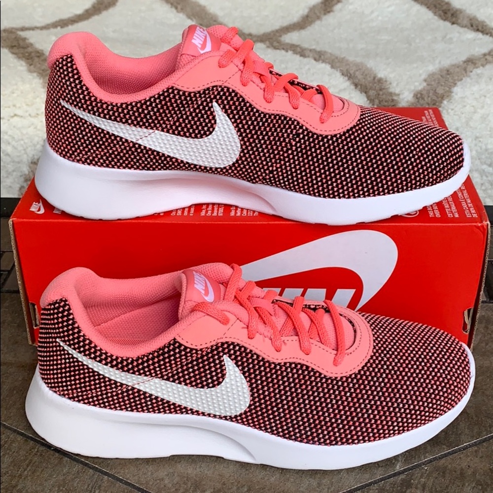 WMNS NIKE TANJUN black/white-pink gaze - Picture 2 of 16